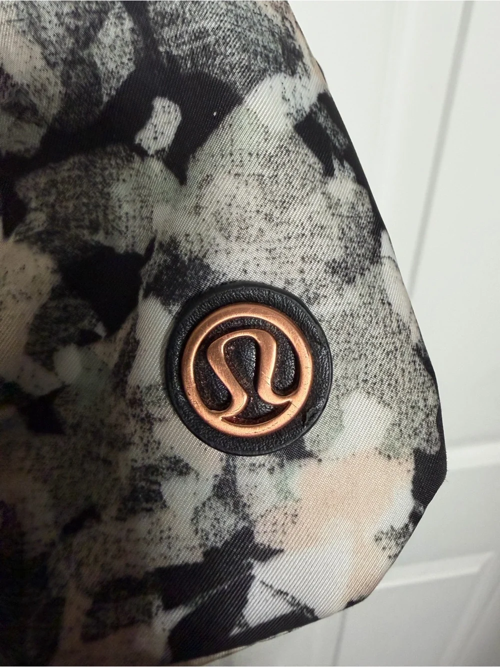 lululemon athletica Printed Cosmetic Bag - Black & Blush